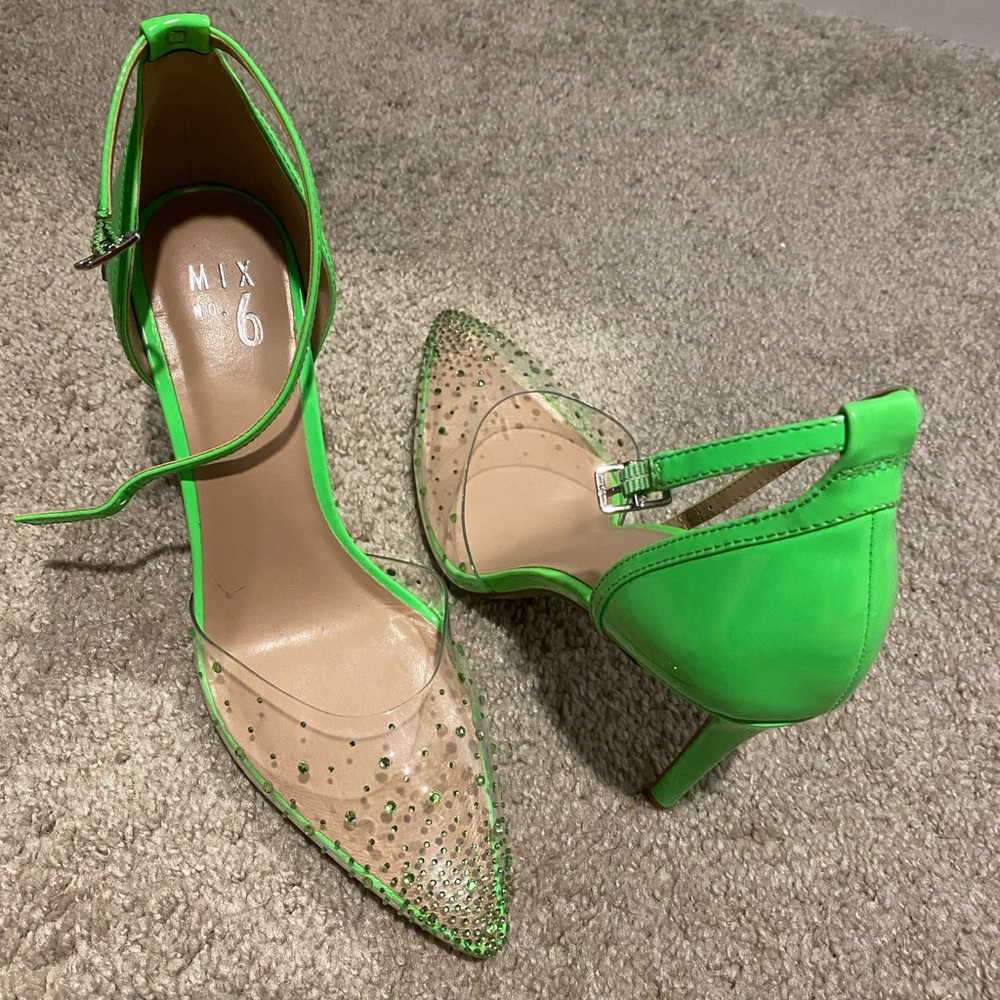 Stunning green heels